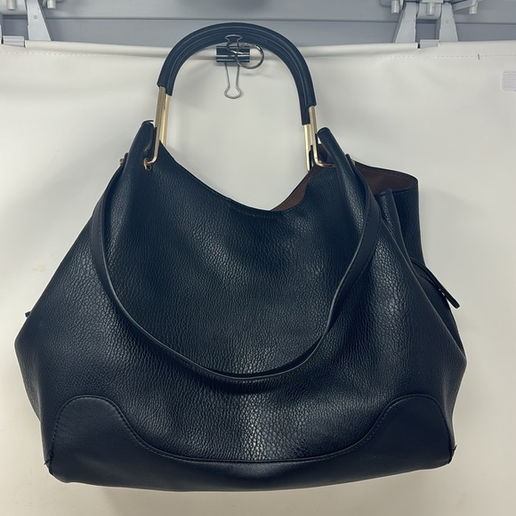 Sondra Robert’s Squared black pebbled leather shoulder bag with pouch - Picture 2 of 10